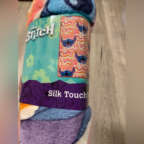 NWT Lilo & Stitch Silk Touch Throw Blanket 40in × 50in - Picture 4 of 11